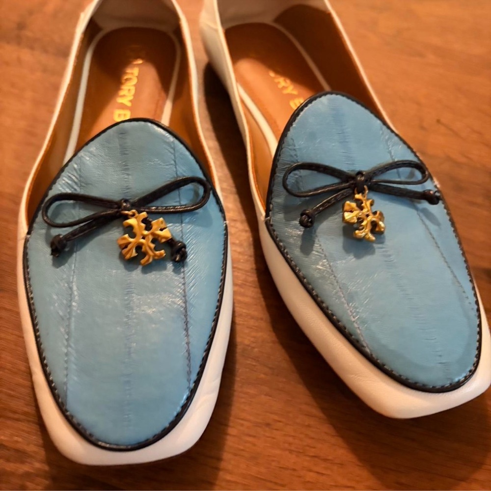 Tory Burch Elegant Blue and White leather Loafers - Picture 7 of 13